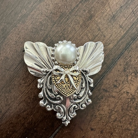 Angel pin - Picture 1 of 2